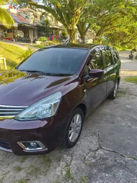 Mobil nissan grenlivina tahun 2016