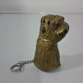 Gantungan kunci Infinity Gauntlet Thanos Avengers War Keychain