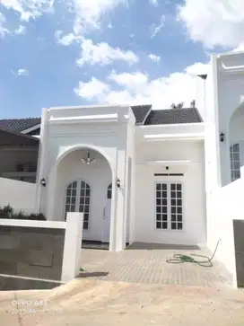 RUMAH MEWAH LOKASI STRATEGIS DEKAT KEMANA MANA