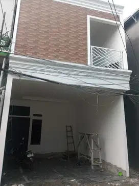 Rumah siap huni 2 carport di jln raya condet jakarta timur