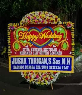 Karangan papan bunga Happy wedding