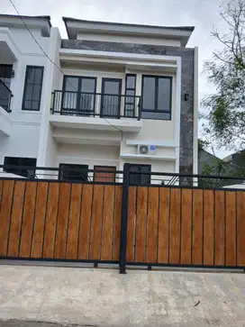 Dijual rumah baru 2 lt di Regency Melati Mas lt.90m