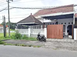 Rumah stretgis tepi jalan dekat kampus sewon