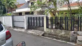 Rumah Tua 1 Lantai Dalam Komplek Strategis diRawamangun Jakarta Timur