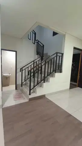 Rumah 2 Lantai Siap Huni, Di Kawasan Elit Lippo Cikarang