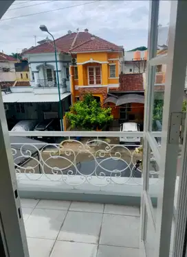 Disewakan: Rumah Dua Lantai di Cluster Premium Palem Semi, Tangerang