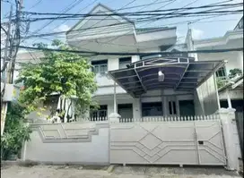 Rumah Cantik LT 148 Meter di Kayu Putih