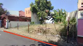 Tanah Tengah Kota Solo Dekat DPRD Jl. Adi sucipto Karangasem Laweyan
