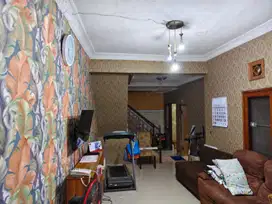 Dijual murah rumah 2.5 lantai lokasi dekat RS di pulomas jakar