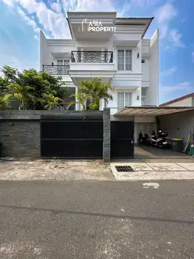 Jual Rumah Di Kebayorab Baru Dekar Blok M Siap Huni