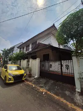 RUMAH LAMA PRIME AREA DI KOMPLEK MPR CIPETE