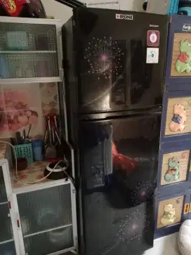 Kulkas Sharp 2 pintu masih bagus bangat