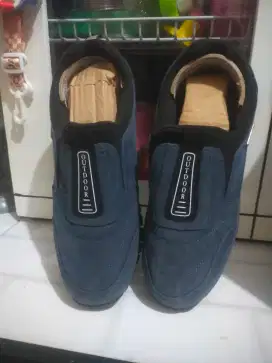 Sepatu outdor navy