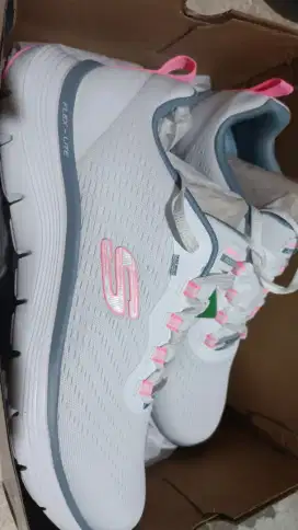Sepatu Skecher Baru lengkap box