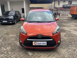 Toyota Sienta V 1.5 CVT