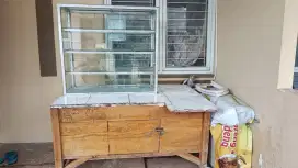 gerobak dan etalase kaca
