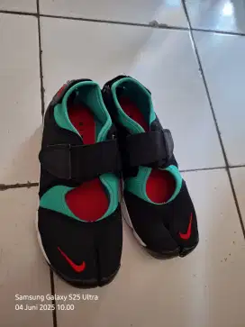 Sepatu Air Rift Ninja multi colours size 40 baru no box harga 400rb