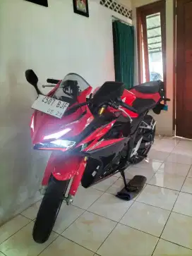 Honda cbr 150 red black