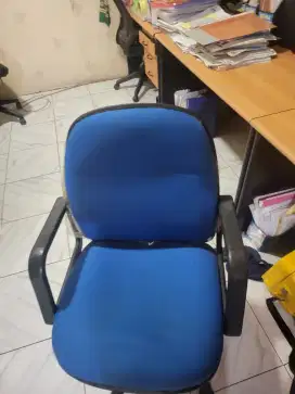 Menjual kursi bekas kantor,150.000 perkursi