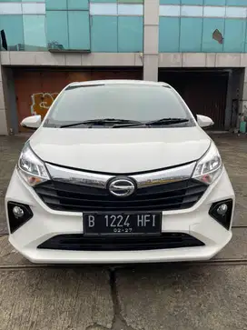 sigra R deluxe at 2022 putih km low