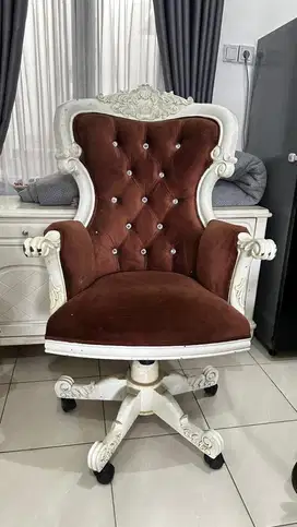kursi kerja klasik bergaya French Baroque