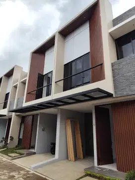 Di jual rumah 2 lantai di puri kembangan Meruya dekat exit tol