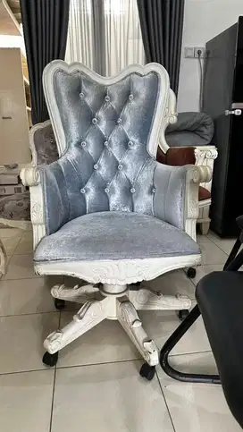 kursi direktur klasik bergaya baroque modern,