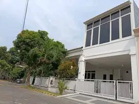 Deltasari Baru rumah mewah asri 2lt,pojok