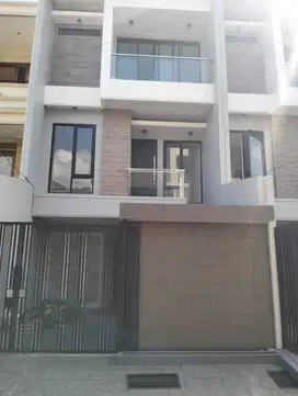 Dijual Rumh 3,5 Lantai Di Sunter Danau Asri Jakarta Utara