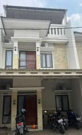 Rumah 3 Lantai Furnished di Amanah Garden Village Pamulang