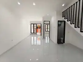 Rumah 2 Lantai baru di cisaranten Arcamanik tinggal huni