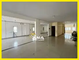 ANA RUMAH  JALAN RAYA UK 4.25X24M DI JELAMBAR