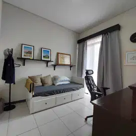 Disewa Rumah Mewah dengan Taman di Kamandaka Kota Baru Parahyangan