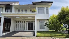 Disewakan Rumah Furnish Luas di Lokaradya Kota Baru Parahyangan