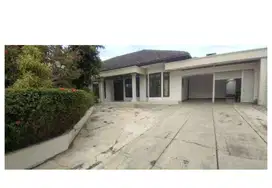 Rumah Disewakan di Kemang Selatan Luas 1246m