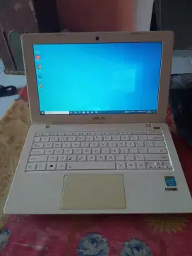 Dijual Netbook Asus Lancar pakai buat tugas kuliah dan office