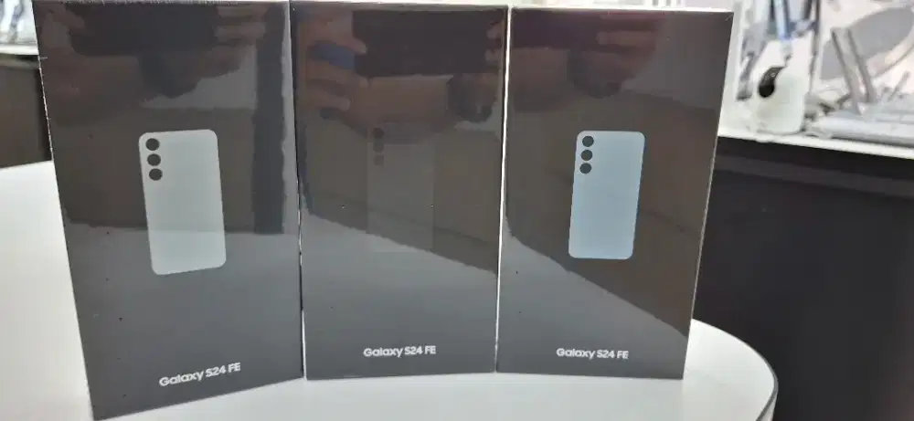 Samsung S24FE 8/256gb