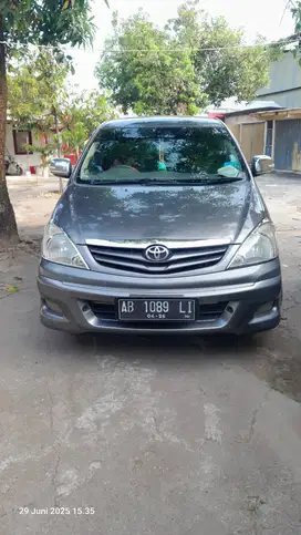 kijang innova G MT 2.0 2011 istimewa
