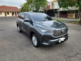 Innova Zenix 2.0 V CVT 2022 (Low KM)