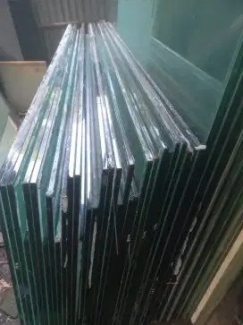 Kaca tempered bekas