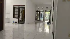 Taman Kopo Indah DiJual Rumah 1,5 Lantai Harga Nepis Siap Huni