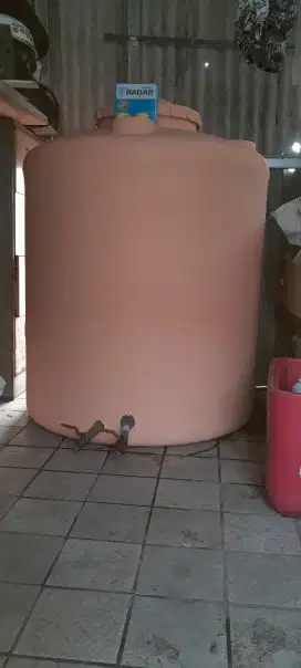 Tangki air/ toren 1050 lt. Baru dicat.