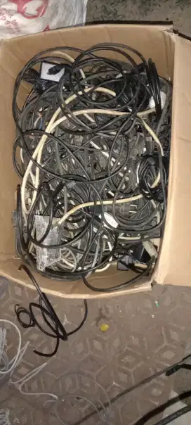 Kabel bekas komputer