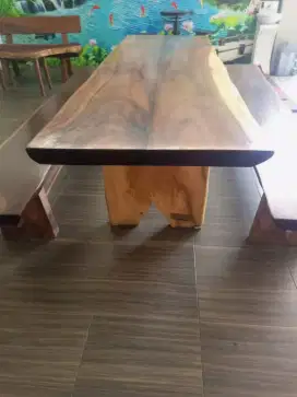 Meja makan kayu trembesi