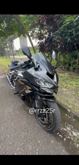 Kawasaki Ninja ZX25r Grey plat D NIK 2022
