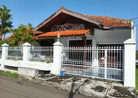Rumah Asri Luas 300m Dekat Mall BTM