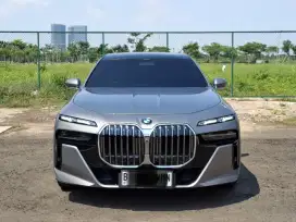 (km 8rb)Bmw 735i Msport. Thn 2023. Abu abu. New a like. perfect cond
