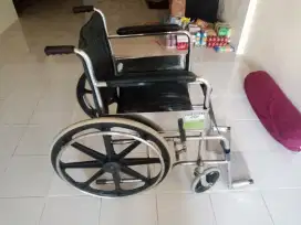 Kursi roda bekas