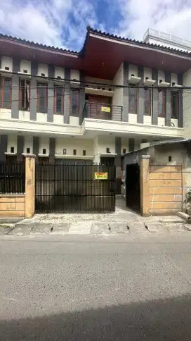 KOSAN TERMURAH NYAMAN PRIVAT DEKAT JALAN RAYA WC DALAM FREE WIFII