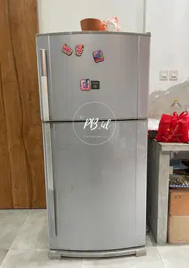 kulkas merk SHARP tipe SJ 610 M - SL